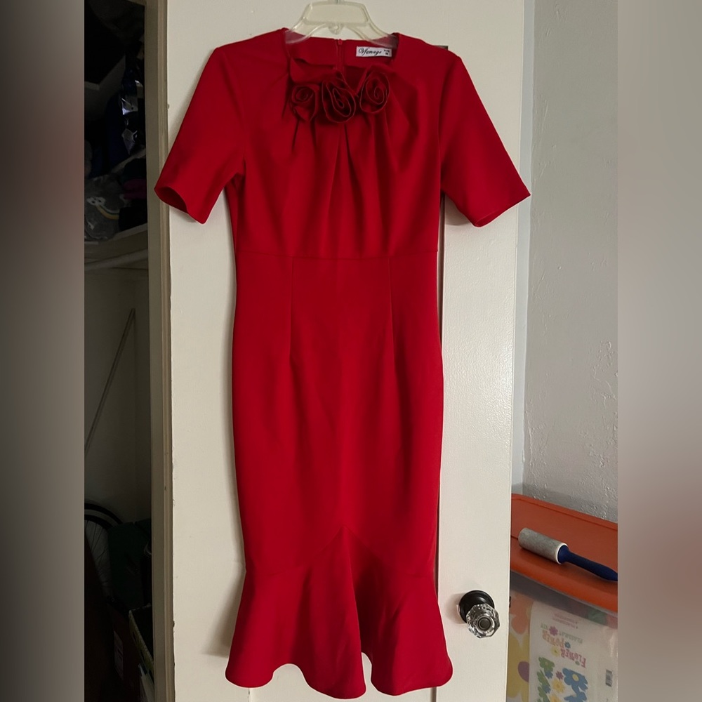 Sexy red Valentine’s Day dress with florettes and a flared hem. Size M